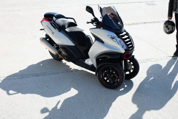 Tout savoir sur ces maxi scooters trois-roues (L5E) conduisibles avec un simple permis B auto Tout savoir sur ces maxi scooters trois-roues (L5E) conduisibles avec un simple permis B auto