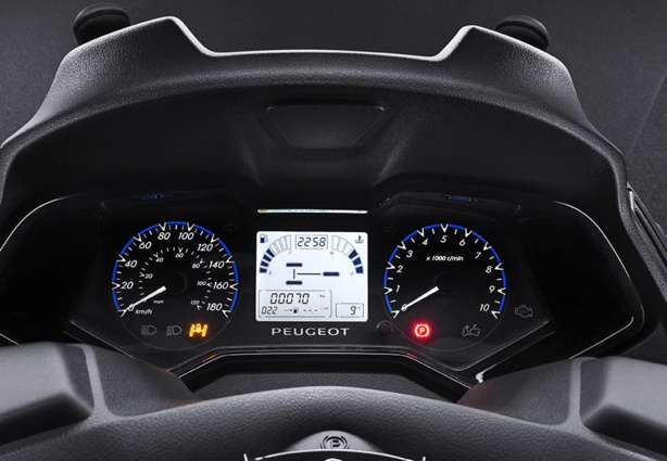 Tout savoir sur ces maxi scooters trois-roues (L5E) conduisibles avec un simple permis B auto Tout savoir sur ces maxi scooters trois-roues (L5E) conduisibles avec un simple permis B auto