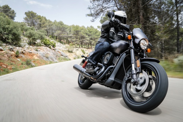 Essai Harley-Davidson Street Rod 750 : La juste alchimie Essai Harley-Davidson Street Rod 750 : La juste alchimie