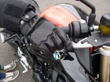 Les vérifs techniques du permis moto A2 sur la BMW F800R en conditions d'examen Les vérifs techniques du permis moto A2 sur la BMW F800R en conditions d'examen