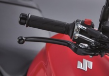 Origines vs adaptables : 5 choses à savoir pour acheter vos pièces détachées Suzuki moto