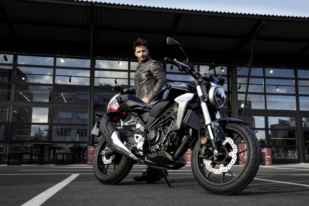 Essai Honda CB300R : Nanotechnologies Essai Honda CB300R : Nanotechnologies