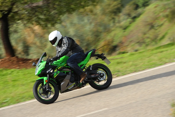 Les deux Kawasaki 125 du permis B auto ou du permis moto A1