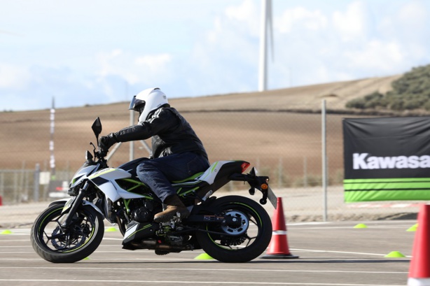 Les deux Kawasaki 125 du permis B auto ou du permis moto A1 Les deux Kawasaki 125 du permis B auto ou du permis moto A1