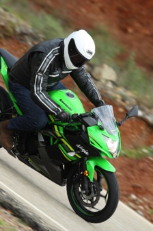 Les deux Kawasaki 125 du permis B auto ou du permis moto A1 Les deux Kawasaki 125 du permis B auto ou du permis moto A1