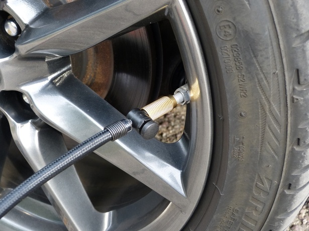 Comment connaitre et vérifier la pression de vos pneus Comment connaitre et vérifier la pression de vos pneus