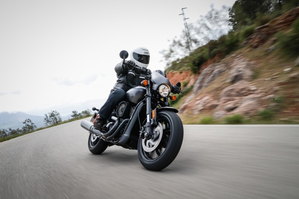 Passer le permis moto et s’initier à la marque Harley-Davidson en même temps