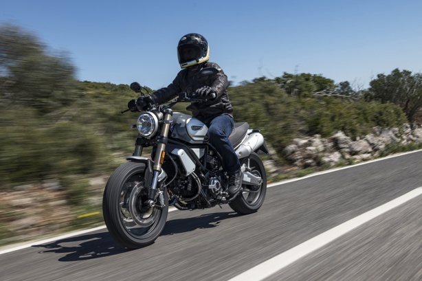 La moto A2 des papas La moto A2 des papas