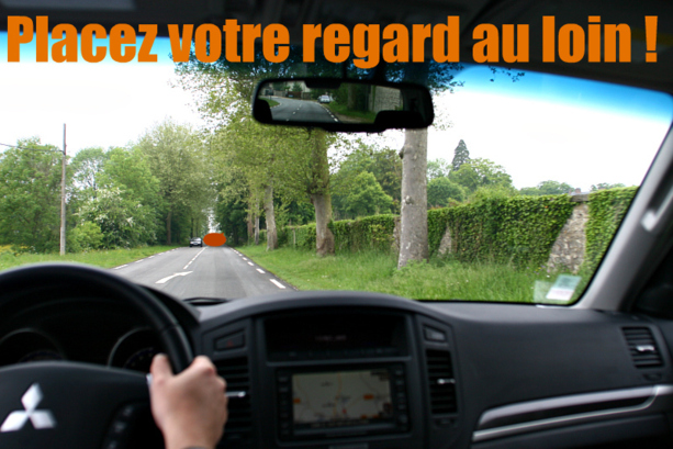 Corriger une position trop à droite sur la chaussée Corriger une position trop à droite sur la chaussée
