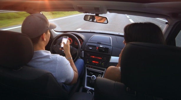 Téléphone et conduite : retrait du permis désormais possible Téléphone et conduite : retrait du permis désormais possible