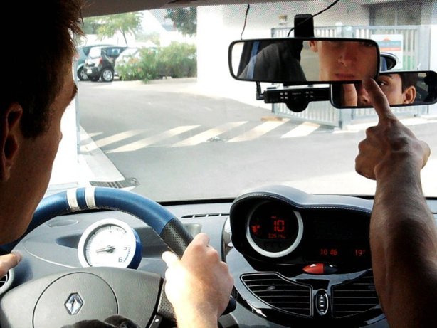 DRIV'CAM   : Apprendre à conduire sous l’œil de deux caméras