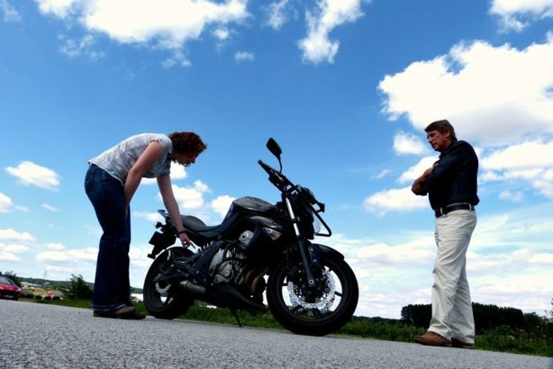 Les vérifications techniques de l'examen du permis moto