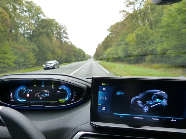 Les secrets pour bien conduire une voiture hybride rechargeable en AAC et après le permis Les secrets pour bien conduire une voiture hybride rechargeable en AAC et après le permis