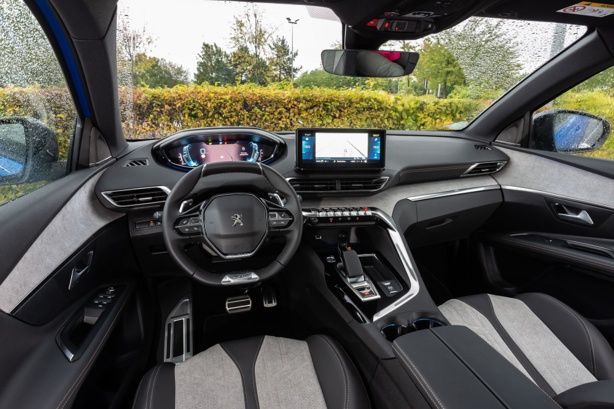 Les secrets pour bien conduire une voiture hybride rechargeable en AAC et après le permis Les secrets pour bien conduire une voiture hybride rechargeable en AAC et après le permis