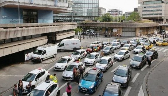 Les auto-écoles se mobilisent le 18 février pour la privatisation des examens du permis de conduire.