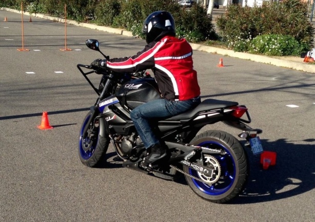 Comment réussir l'épreuve de l'allure réduite du nouveau permis moto