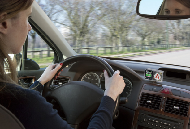 Coyote : Enfin, un avertisseur de vitesse pour les jeunes conducteurs en période probatoire