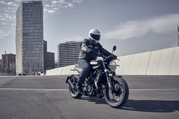 La moto 125 qui se fait remarquer La moto 125 qui se fait remarquer