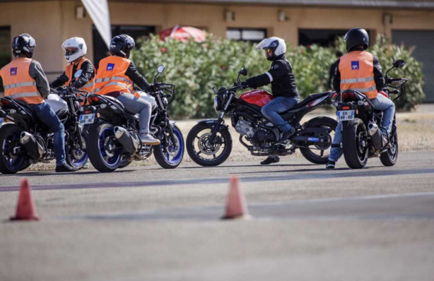 Comparatif : Les stages permis moto en accéléré Comparatif : Les stages permis moto en accéléré