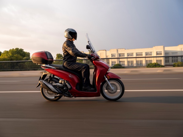 SH 350 : Grandes roues et gros moteur pour le permis A2 SH 350 : Grandes roues et gros moteur pour le permis A2