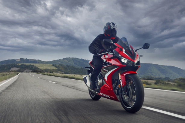 Honda CBR500 R 2022 : La sportive A2 qui sait tout faire  Honda CBR500 R 2022 : La sportive A2 qui sait tout faire