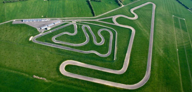 Conduire sur un circuit en conduite accompagnée AAC : possible à Pouilly (21) Conduire sur un circuit en conduite accompagnée AAC : possible à Pouilly (21)