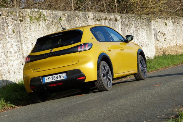 Essai Peugeot e-208 GT : Belle, jeune mais trop riche ! Essai Peugeot e-208 GT : Belle, jeune mais trop riche !