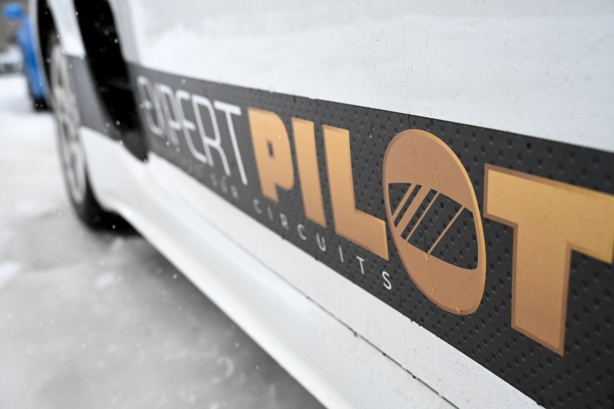 Apprendre à conduire sur la neige et la glace avec Expert Pilot Apprendre à conduire sur la neige et la glace avec Expert Pilot