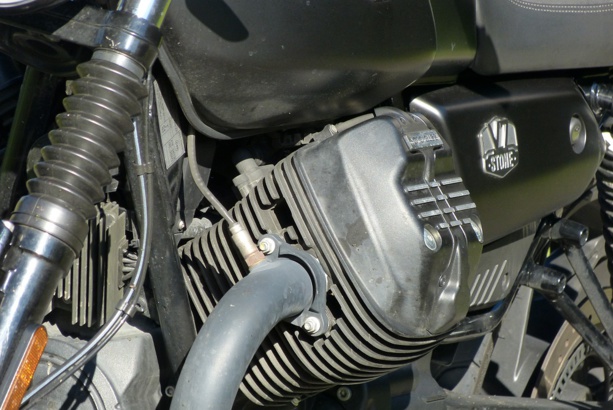 Moto Guzzi V7 : du métal et des sensations dans l’A2 Moto Guzzi V7 : du métal et des sensations dans l’A2