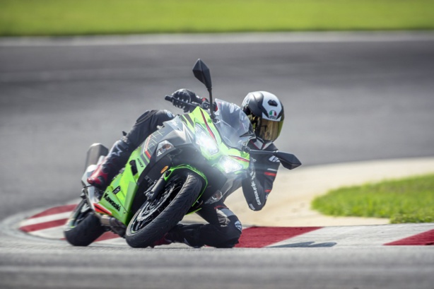 A2 Kawasaki 400 Ninja : « Be World Champion in one minute » A2 Kawasaki 400 Ninja : « Be World Champion in one minute »