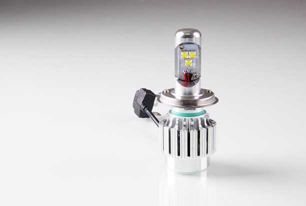 Améliorer l'éclairage d'une moto pour enfin bien voir la nuit Améliorer l'éclairage d'une moto pour enfin bien voir la nuit