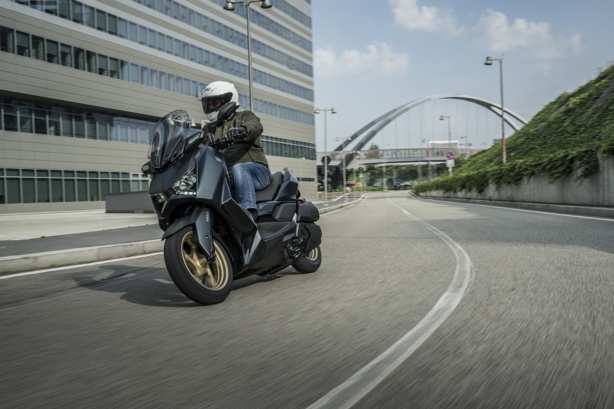 Scooter A2 : le XMAX 300 adopte la navigation Garmin