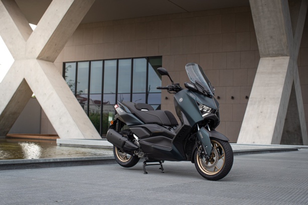 Scooter A2 : le XMAX 300 adopte la navigation Garmin