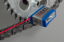 Lubrifier et régler une chaîne de moto comme un pro Lubrifier et régler une chaîne de moto comme un pro