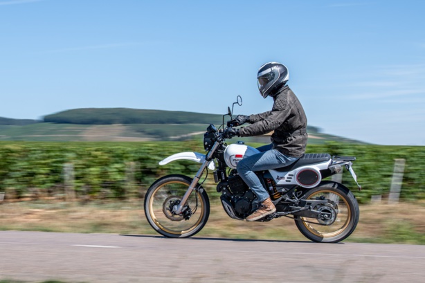 X-Ride 650 A2 : Esprit Dakar, mais pour les malabars ! X-Ride 650 A2 : Esprit Dakar, mais pour les malabars !