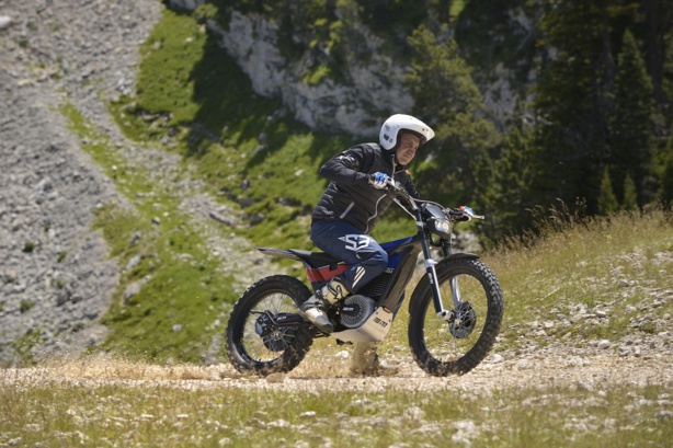 EM ESCAPE S : La randonneuse électrique sans permis moto EM ESCAPE S : La randonneuse électrique sans permis moto