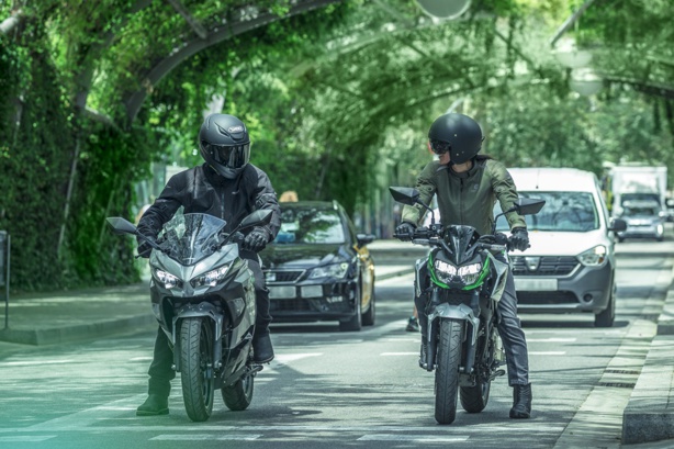 Kawasaki e-1 : La moto la plus facile à conduire au monde  Kawasaki e-1 : La moto la plus facile à conduire au monde