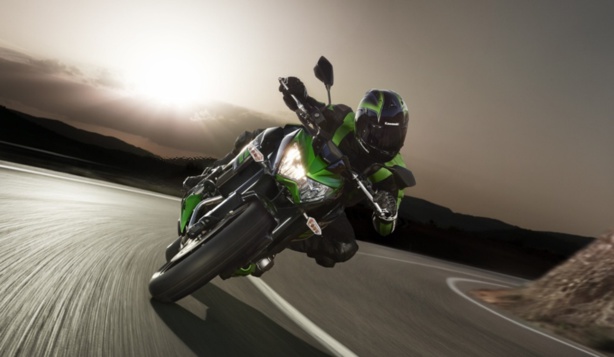 Permis moto A2 : Achetez une Kawasaki ER-6 ou une Z800 et faites le plein d'avantages Permis moto A2 : Achetez une Kawasaki ER-6 ou une Z800 et faites le plein d'avantages