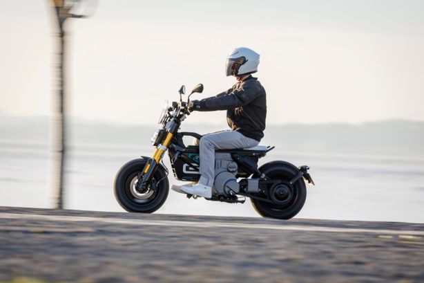 CE 02 : le scooter électrique intra-muros du permis auto CE 02 : le scooter électrique intra-muros du permis auto