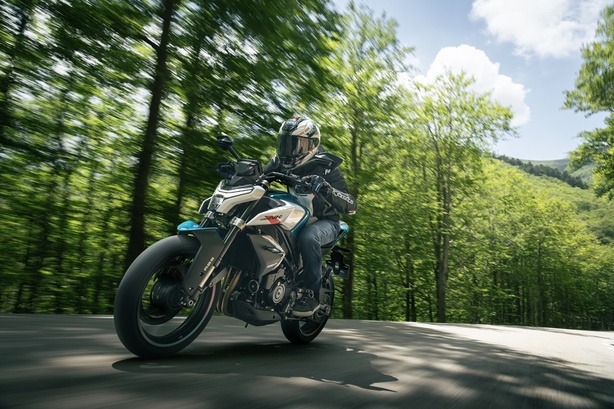 NK 450 : A2 et fondamentalement géniale NK 450 : A2 et fondamentalement géniale