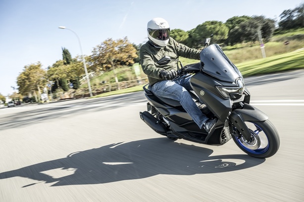 NMAX 125 : Le scooter urbain et compact du permis B NMAX 125 : Le scooter urbain et compact du permis B