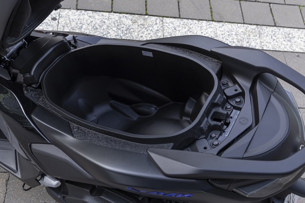 NMAX 125 : Le scooter urbain et compact du permis B NMAX 125 : Le scooter urbain et compact du permis B