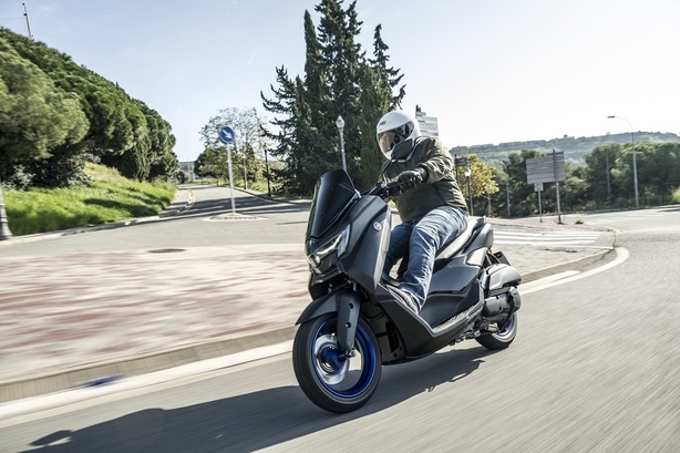 NMAX 125 : Le scooter urbain et compact du permis B NMAX 125 : Le scooter urbain et compact du permis B