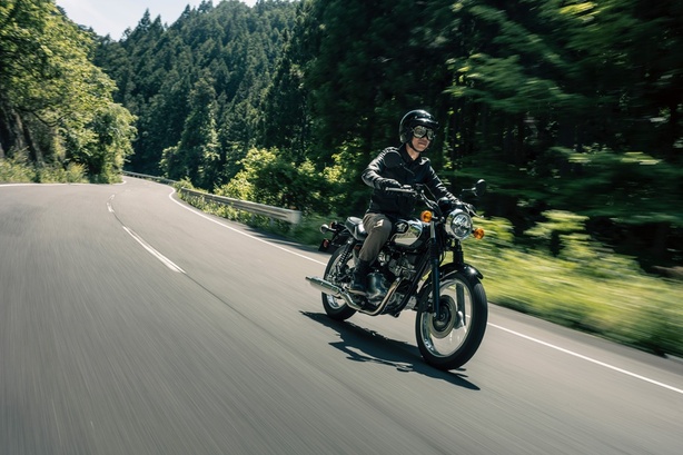 Kawasaki W230 : La mini machine à voyager dans le temps. Kawasaki W230 : La mini machine à voyager dans le temps.