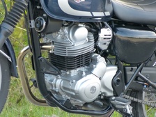 Kawasaki W230 : La mini machine à voyager dans le temps. Kawasaki W230 : La mini machine à voyager dans le temps.