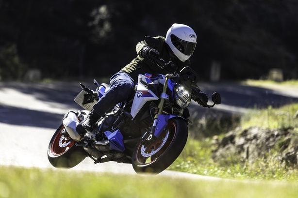 BMW F900R : Du renouveau dans l’A2