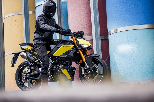 Fantic Stealth : la 125 chère mais fantastique ! Fantic Stealth : la 125 chère mais fantastique !