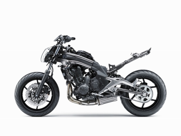 Les vérifs techniques du permis moto sur la Kawasaki ER-6n en conditions d'examen Les vérifs techniques du permis moto sur la Kawasaki ER-6n en conditions d'examen