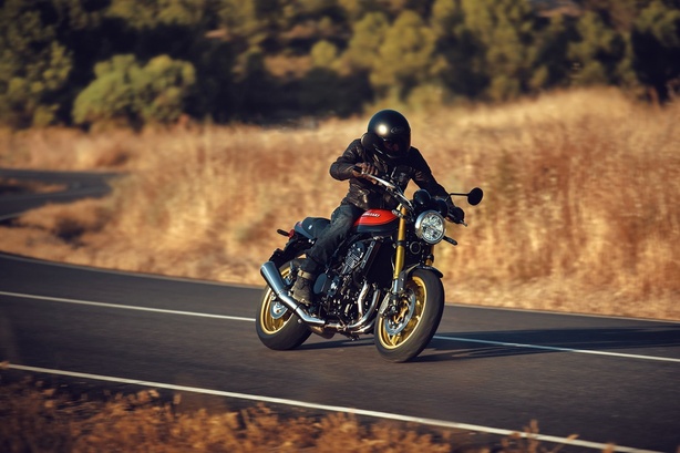 Une moto avec beaucoup de couple grâce à son impostant moteur à quatre cylindres. Une moto avec beaucoup de couple grâce à son impostant moteur à quatre cylindres.