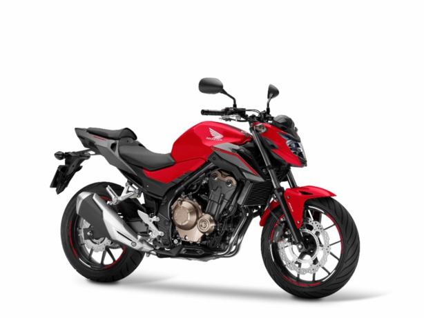 Les vérifs techniques du permis moto sur la Honda CB500F en conditions d'examen Les vérifs techniques du permis moto sur la Honda CB500F en conditions d'examen